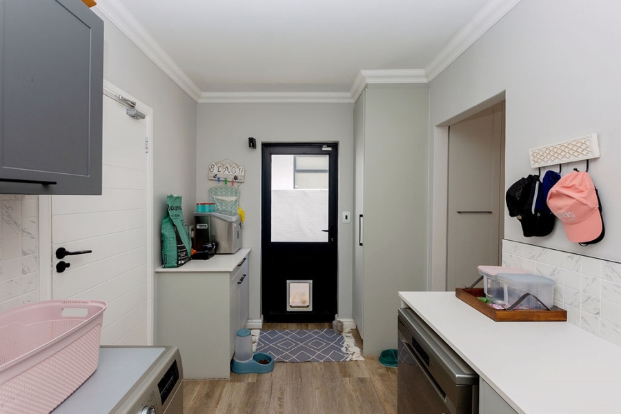 4 Bedroom Property for Sale in Calypso Beach Western Cape